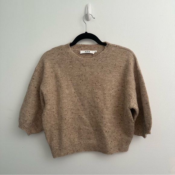 Astr Sweaters - Astr speckled tan cropped sweater